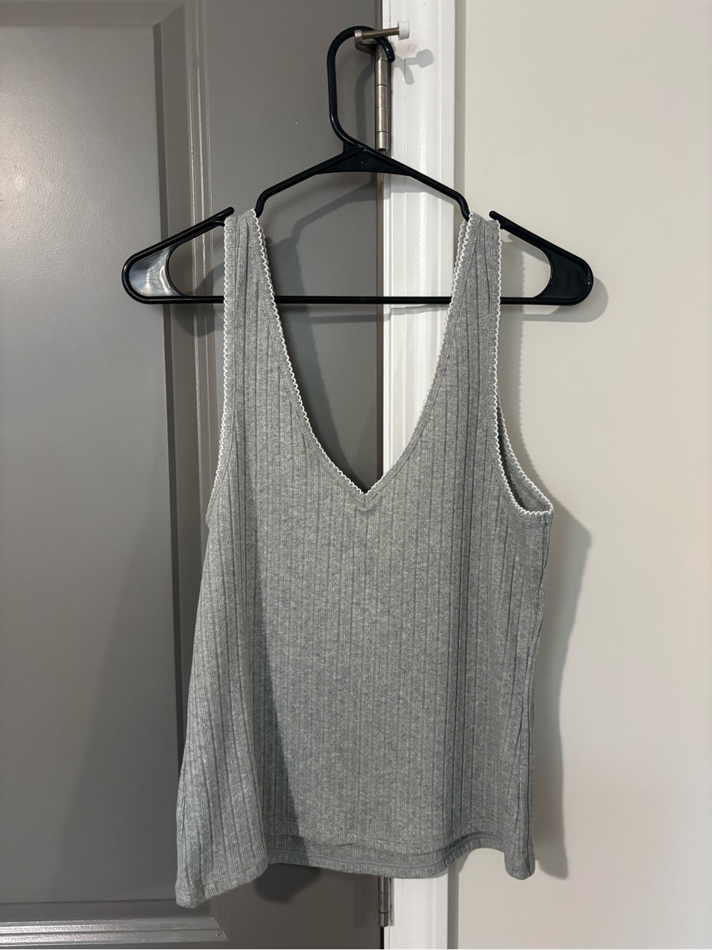 NWOT Universal Thread White Trimmed Ribbed Tank - Picture 3 of 3